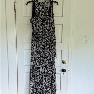 Vince Camuto Black and White Geometric wide leg jumpsuit flowy and feminine